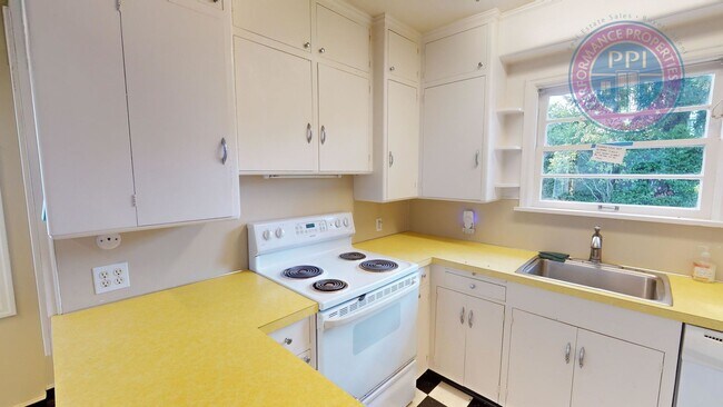 Building Photo - Gardener's Delight in Roseway Neighborhood! Charming NE Home Awaits" PET Friendly! NO SECURITY DE...