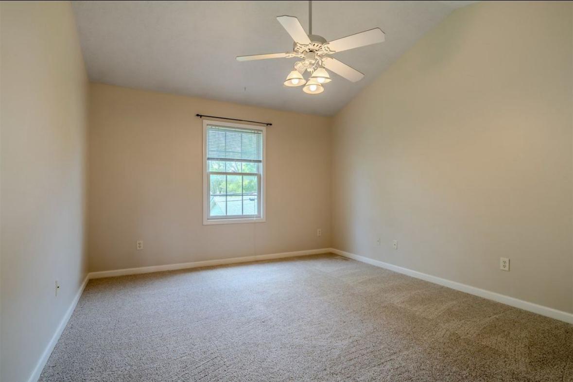 Building Photo - 1114 Doral Dr