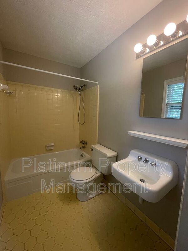 Building Photo - 224 Cold Creek Dr