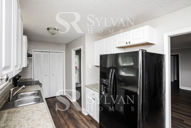 Building Photo - Carve Out a Great Life Here!