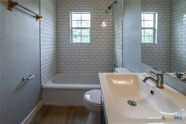 Building Photo - 120 W Avenue A