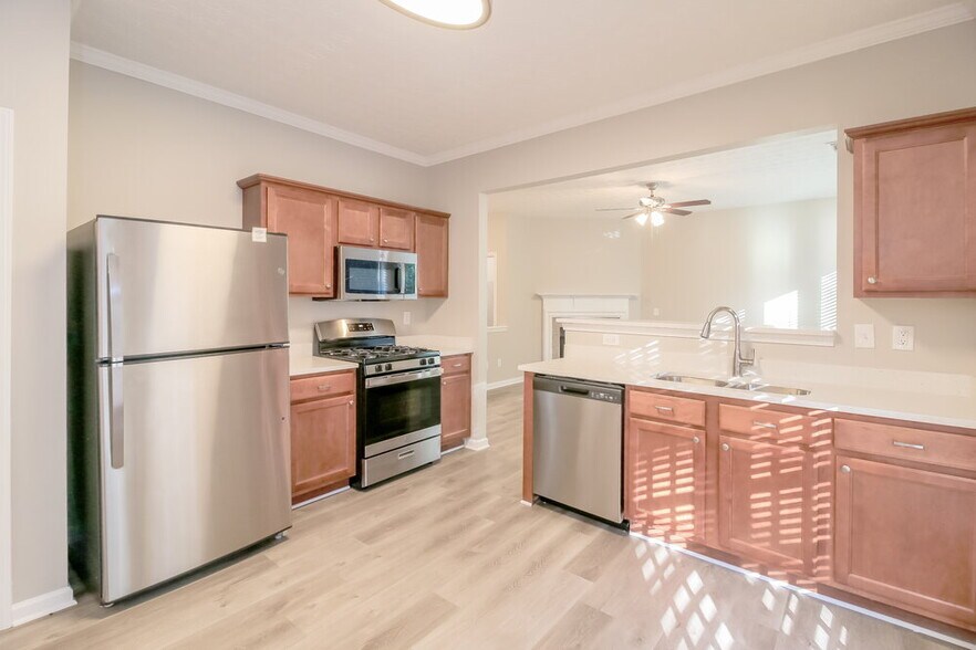 Building Photo - 445 Laurelton Cir
