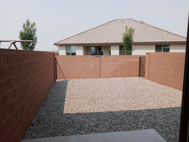 Building Photo - 1005 N Tortoise Rock Dr