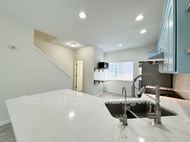 Building Photo - 7839 NE Kian Ln