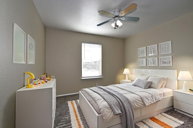 Building Photo - 4 Bedrooms!!!!! 2.5 bath and 2 attached ca...