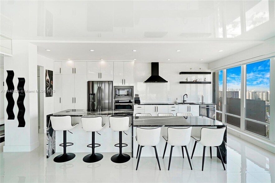 Building Photo - 4020 Galt Ocean Dr