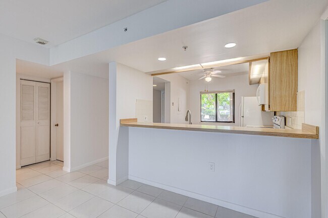Building Photo - 901 Seafarer Cir