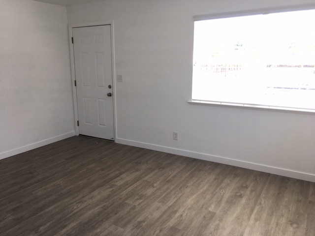 Building Photo - Mid Town Petaluma 3 bedroom 2 bath Gorgeou...