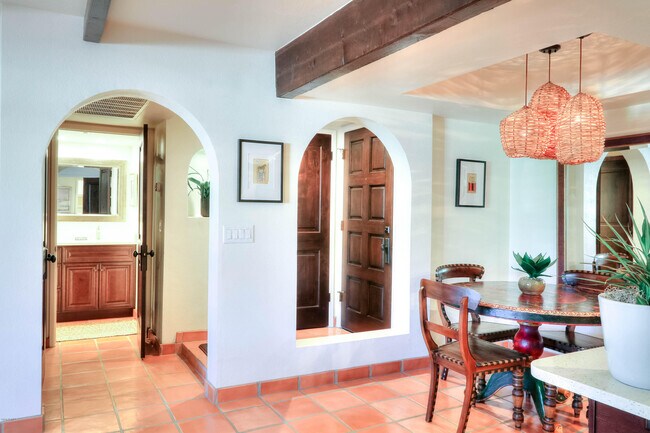 Building Photo - 7557 N Dreamy Draw Dr