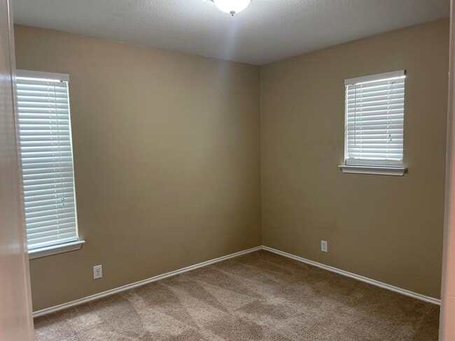 Building Photo - 122 Rummel Dr