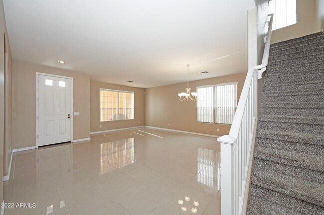 Building Photo - 2684 E Birchwood Pl