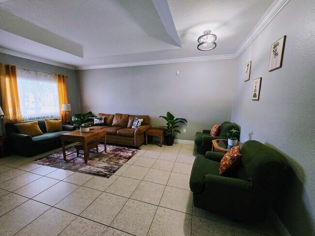 Building Photo - 208 SW 15th Pl