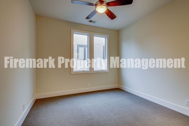 Building Photo - MOVE IN SPECIAL: Move in by December 15, a...