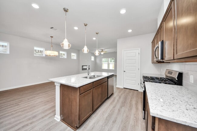 Building Photo - 15523 Foresail Ln