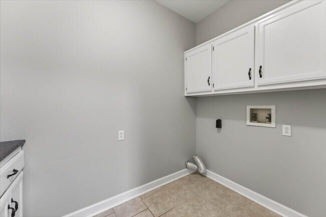 Building Photo - 3 Bedroom 2 1/2 Bath Pet Friendly Home For Rent In Rudolphtown Subdivision!
