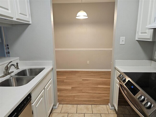 Building Photo - 12166 Metric Blvd