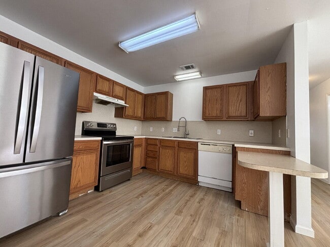 Building Photo - 708 N Englewood Ave