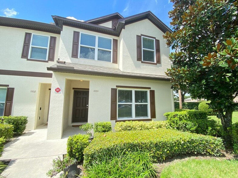 Building Photo - Beauiful Townhome in Tuscany Place. This i...