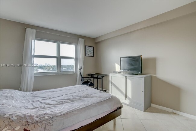 Building Photo - 200 S Birch Rd