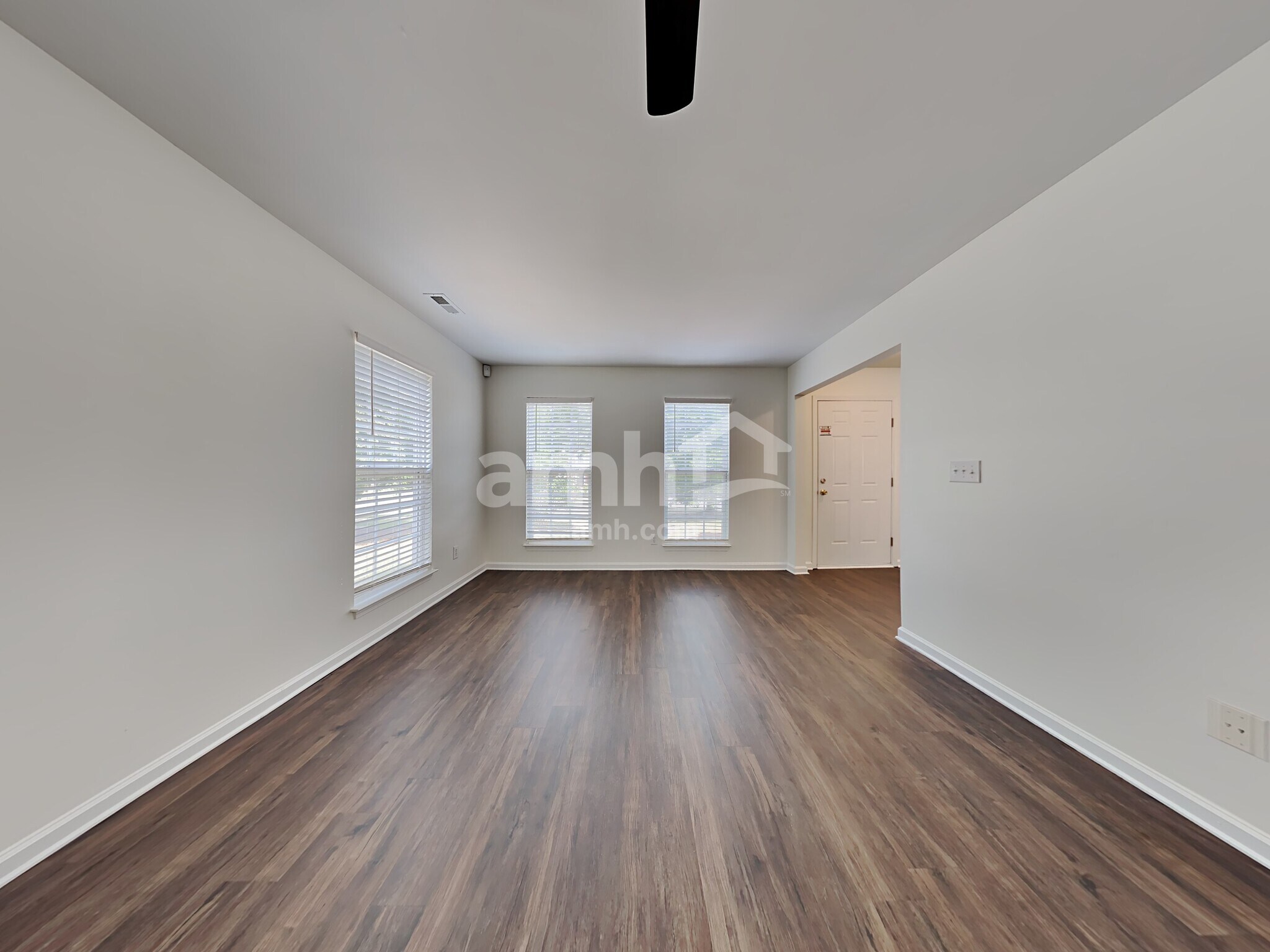 Building Photo - 9927 Spring Park Dr