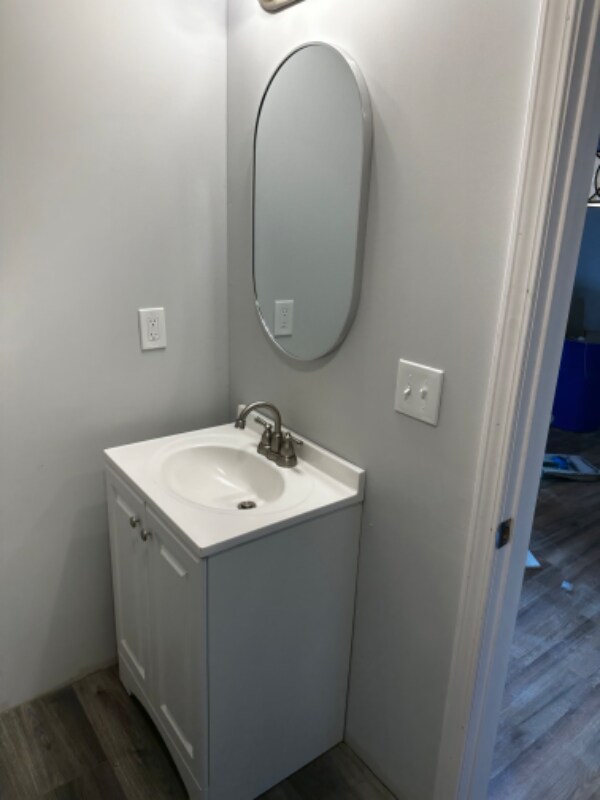 Building Photo - 811 W 8th St