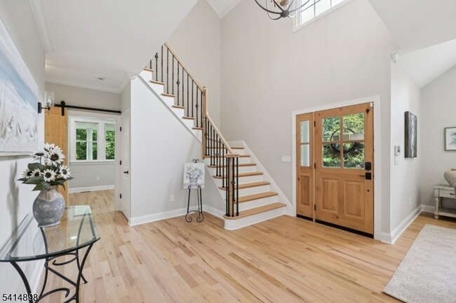 Building Photo - 5 Shores Rd