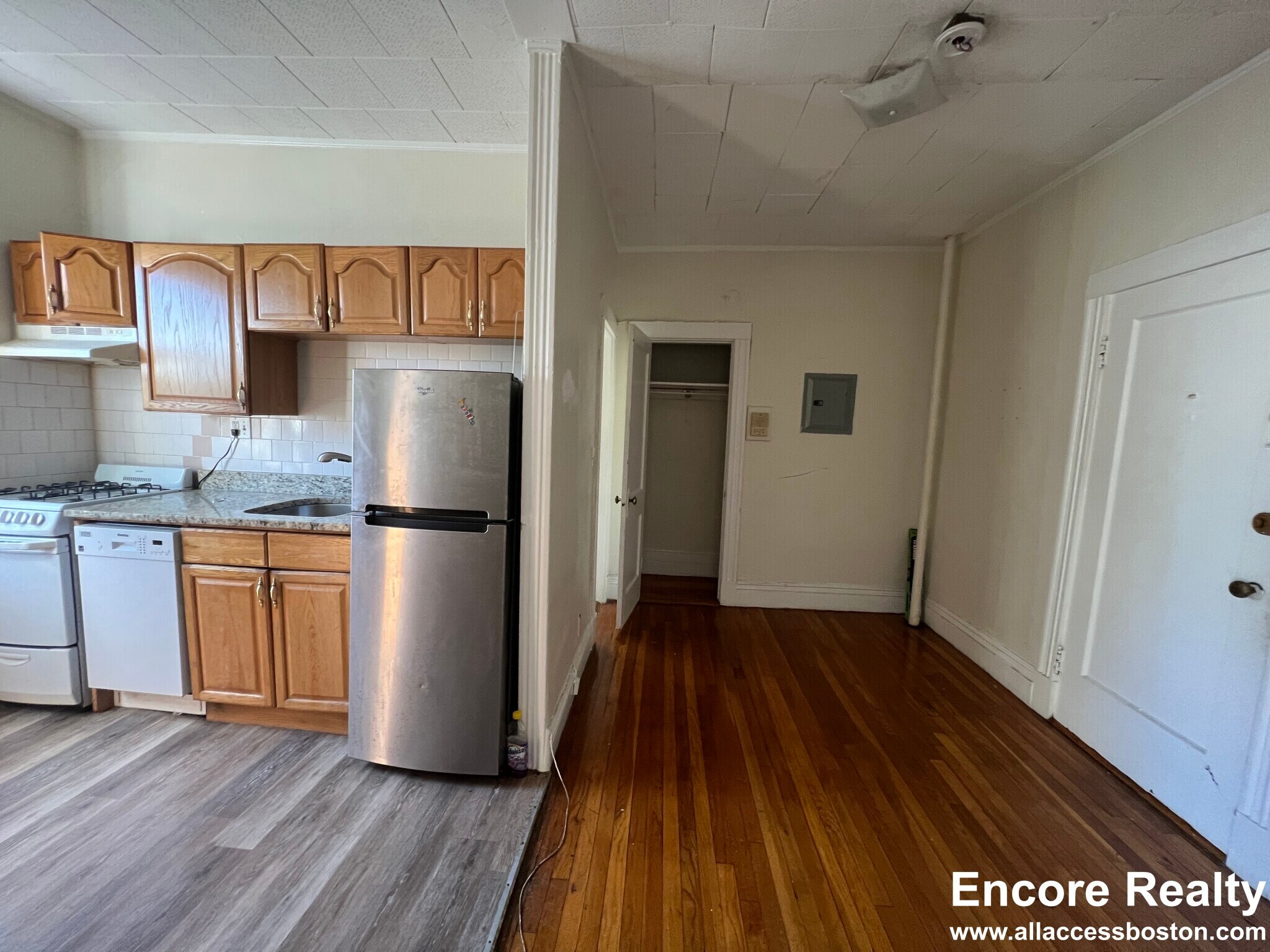 Building Photo - 126 Warren St