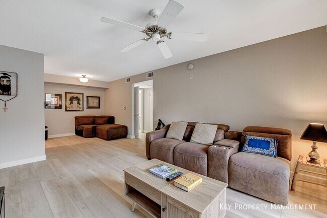 Building Photo - 555 E Silverado Ranch Blvd