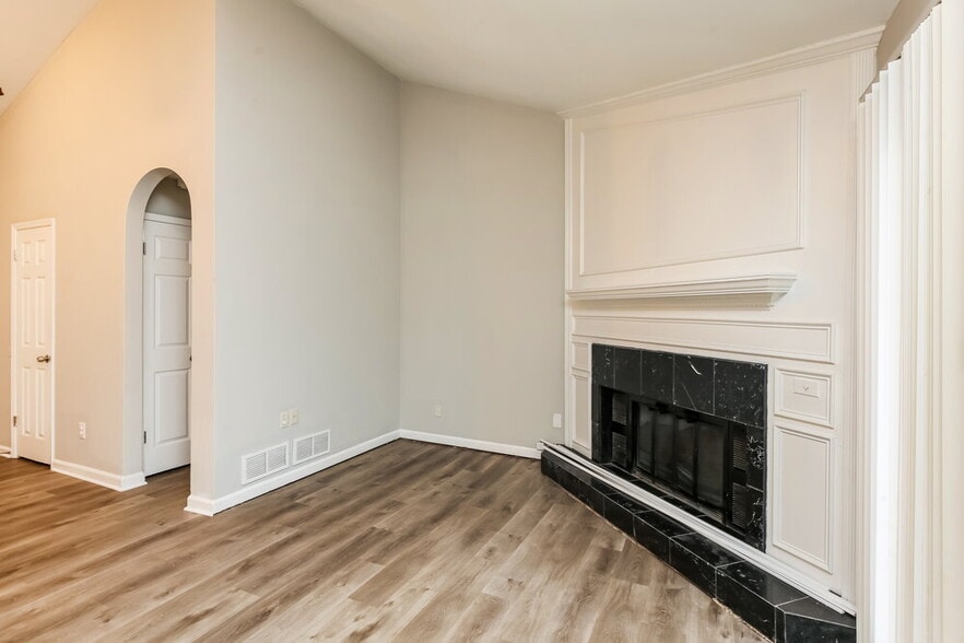 Building Photo - 5253 Corinth Dr SW