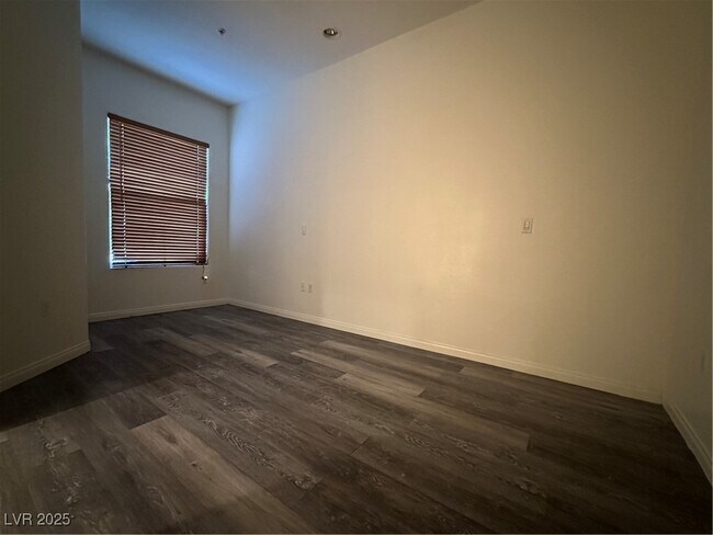 Building Photo - 26 E Serene Ave