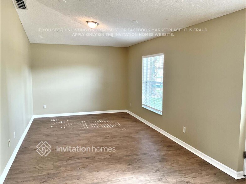 Building Photo - 1712 Laramie Cir