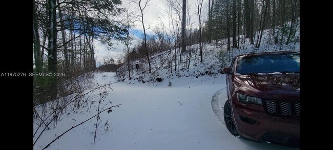 Building Photo - 320 Moss Hill Rd