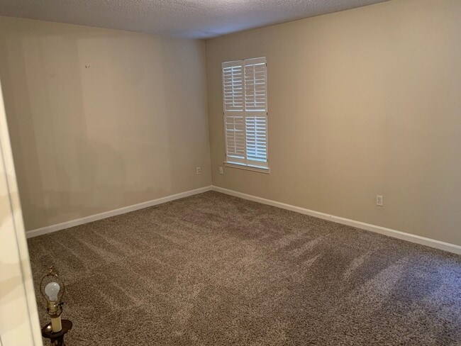 Building Photo - 2BD/1.5BA Townhouse in Germantown!