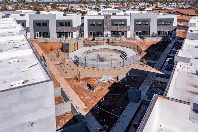 Building Photo - 432 S 32nd St