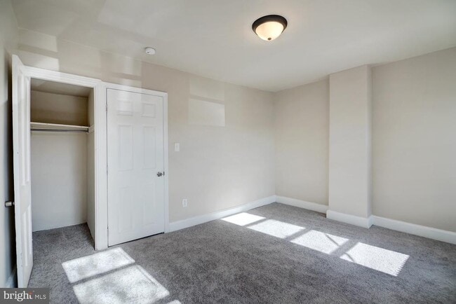 Building Photo - 1909 W 8th St