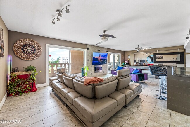 Building Photo - 7940 E Camelback Rd