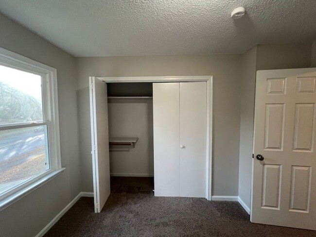 Building Photo - Beautiful Townhome with New LVP Floors and...