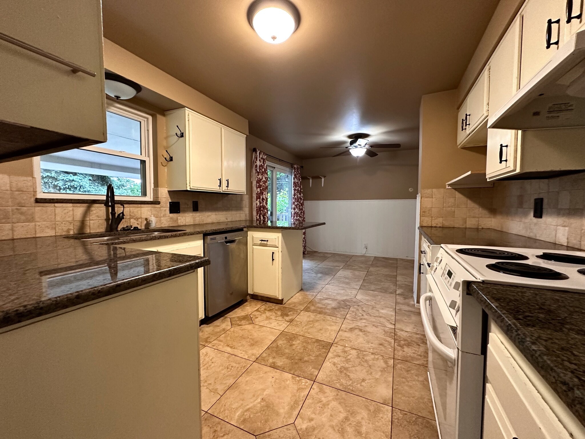 Kitchen - 730 East 2780 North