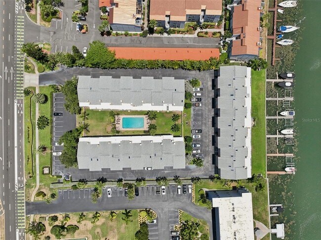 Building Photo - 637 Pinellas Bayway