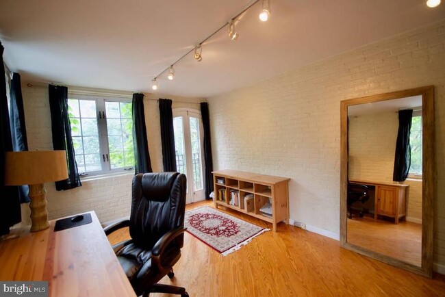 Building Photo - 2223 Latimer St