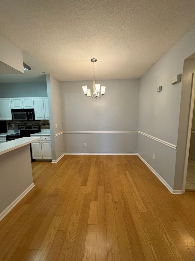 Building Photo - 2 BED 2 BATH CONDO CAPRI AT HUNTERS CREEK