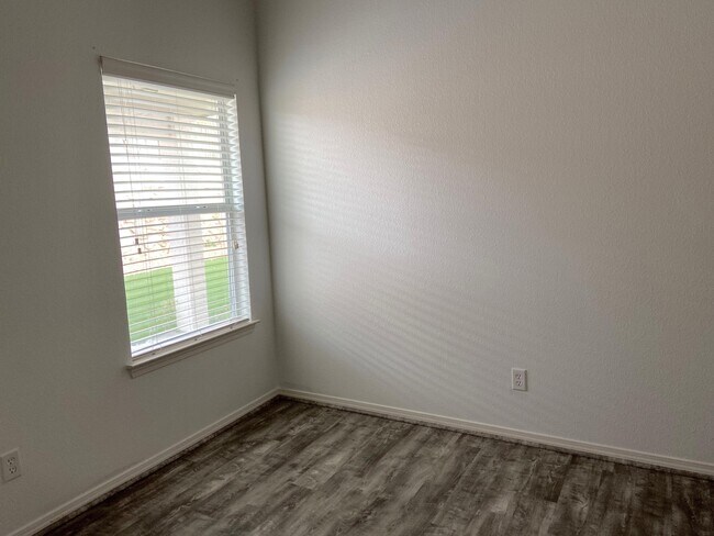 Building Photo - 1470 Senda Del Sol Ln