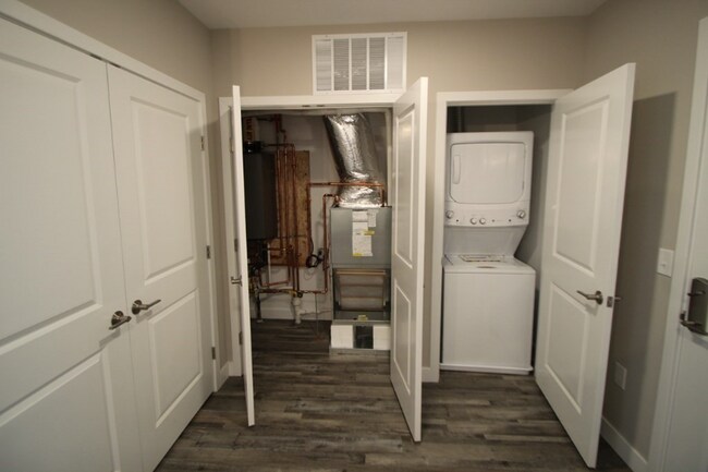 Building Photo - 629 Washington St