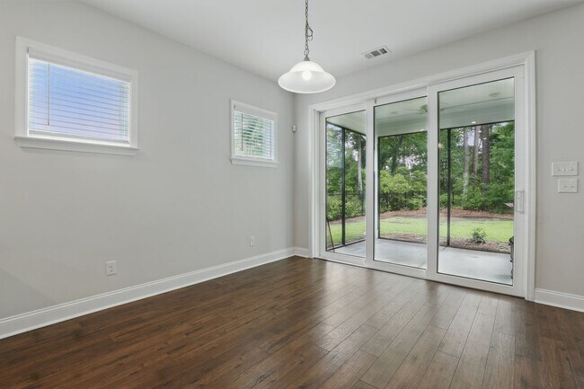 Building Photo - Spacious 5 Bedroom Home in Richmond Hill’s Waterways Community