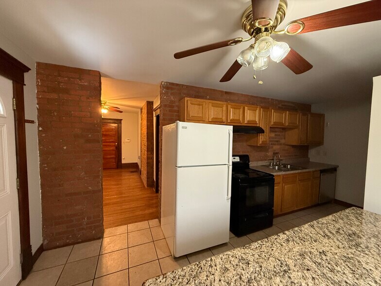 Building Photo - 1360 S High St