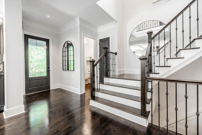 Building Photo - 470 Hamilton St SE