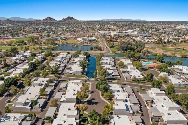 Building Photo - 7803 E Vernon Ave