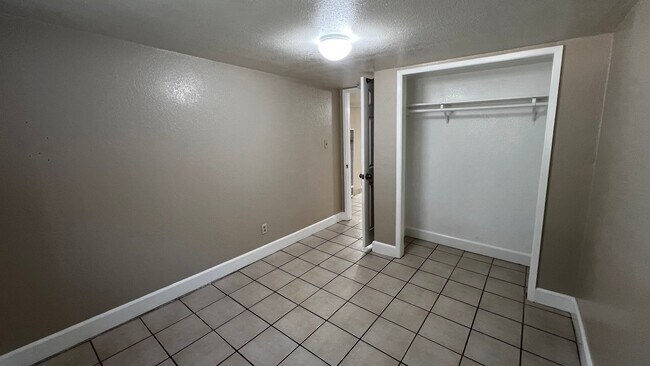 Building Photo - P15538