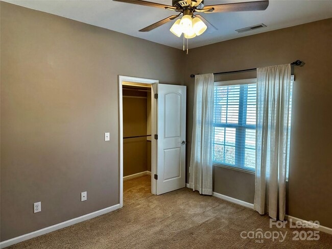 Building Photo - 15808 Sharon Dale Dr