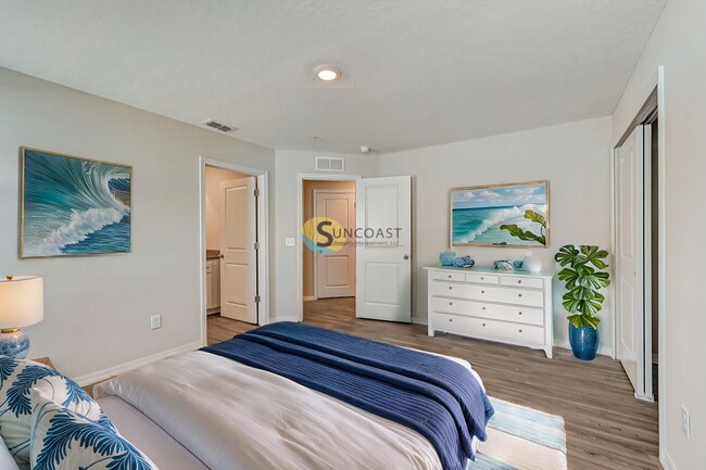 Building Photo - Welcome to Biscayne Villas: Jacksonville's...